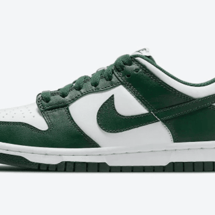 Men's SB Dunk Low Team Green Shoes
