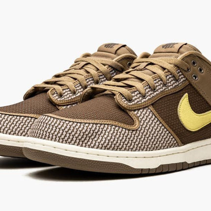 Men's SB Dunk Low x Undefeated Canteen Shoes