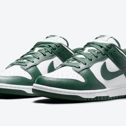 Men's SB Dunk Low Team Green Shoes