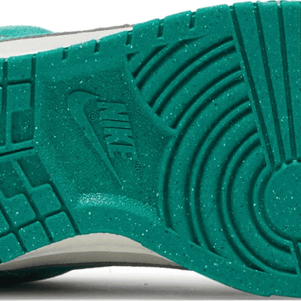 Men's SB Dunk Low SE 85 Shoes