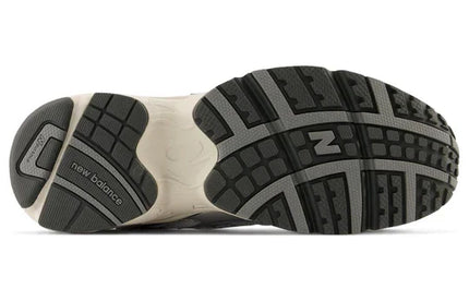 Men's New Balance 725 Artificial Grass White Shoes