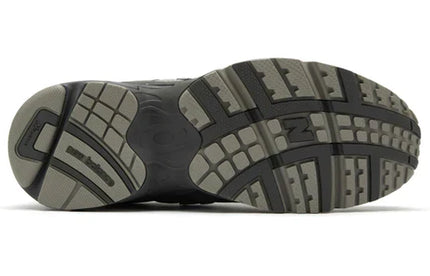 Men's New Balance 725 Dark Grey Shoes
