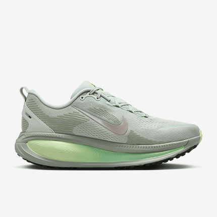 Men's Nike Vomero 18 Light Silver Shoes