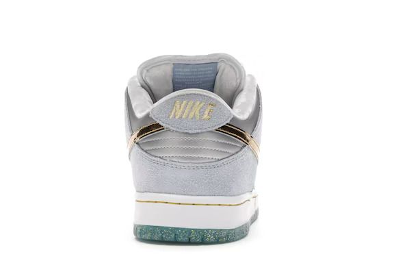 Men's Sean Cliver x Nike Dunk Low SB Holiday Special Shoes
