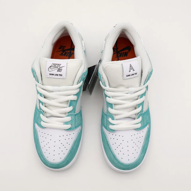 Men's Nike x APRIL SKATEBOARDS SB Dunk Low Turbo Green Shoes